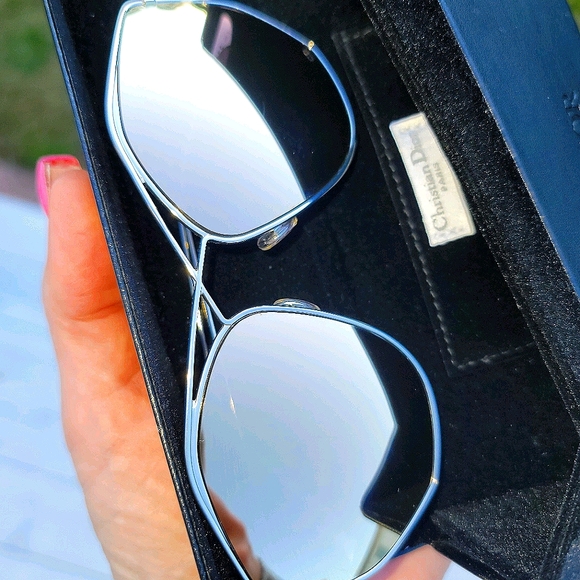 GORGEOUS DIOR SUNGLASSES WITH CASE - Picture 4 of 10